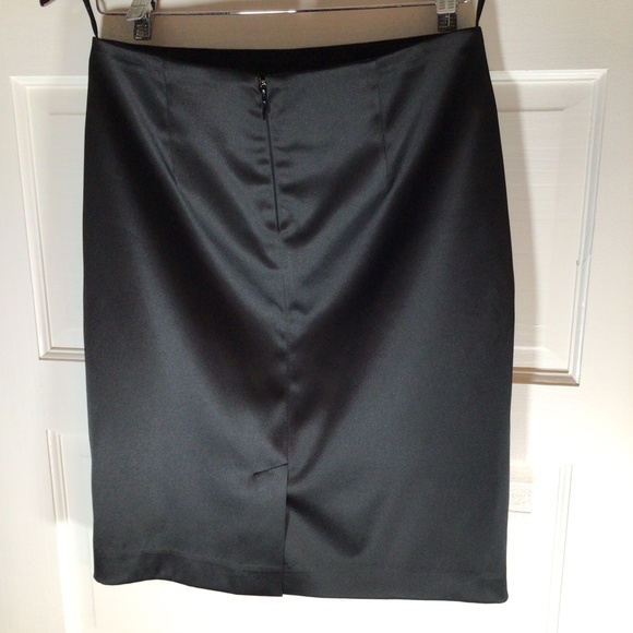 🖤 Guess🖤 BEAUTIFUL ELEGANT SKIRT - Picture 3 of 5